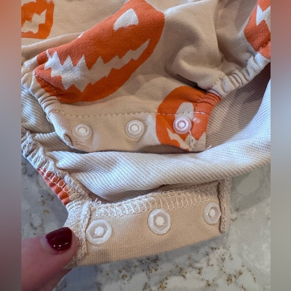 18-24M Pumpkin Print Baby Onesie - Picture 3 of 7